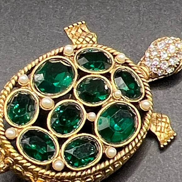 Carolee Gold and Emerald Green Turtle Brooch - Picture 4 of 6